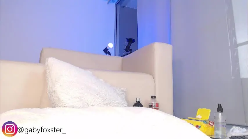 gaby_foxxster — GOAL: Full nacked + show oil [97 tokens remaining] Let's upload the heat of the room #bigass #anal #pantyhose #feet #young