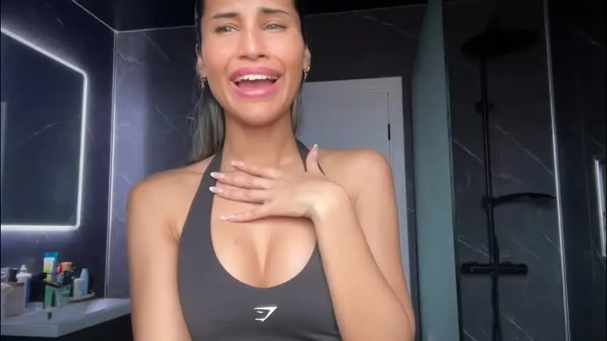 aniishaa — hi! should we have a shower together?< 3 #shy #18 #bigboobs #asian #mature [0 tokens remaining]