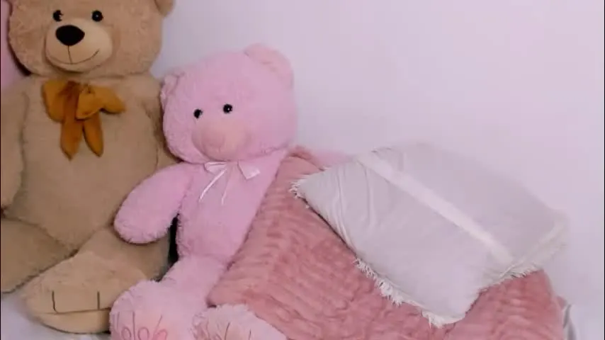 britanylin__ — Play with fingers at the Pussy [336 tokens left] #squirt #18 #latina #bigass # #fuckmachine favorite patterns 38 101 301 444