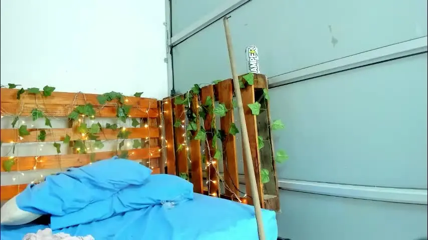 cris_dulce — GOAL: dance naked + body in oil [65 tokens remaining] Welcome to my room! #milk #natural #anal #squirt #slim