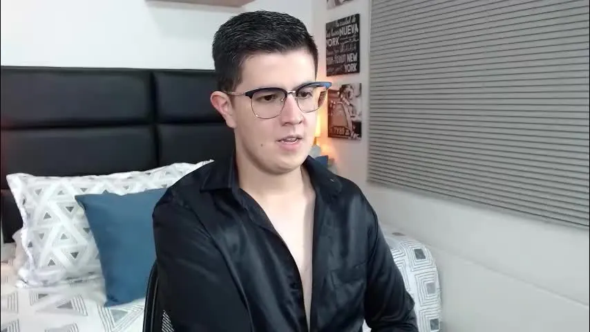 dylan_santiago — 🥝Follow Me 🥝💦Show Cum😈💦🔥PVT ON🔥 #twink #young #lovense #cum #new [550 tokens remaining]