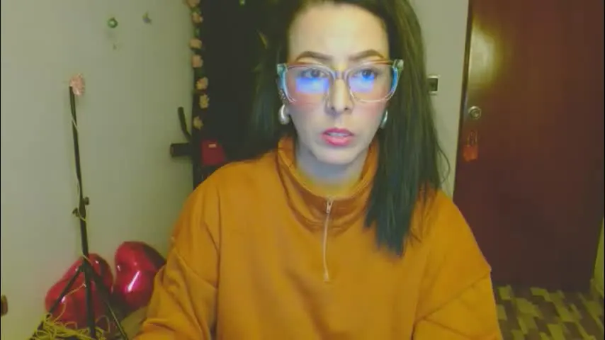 ela_3611 — Close-up de boobies o booty 🍒🍑 [18 tokens left] The mischievous secretary your secretary has a mission ...😈💼 #squirt #pantyhose #lesbian #glasses #c2c