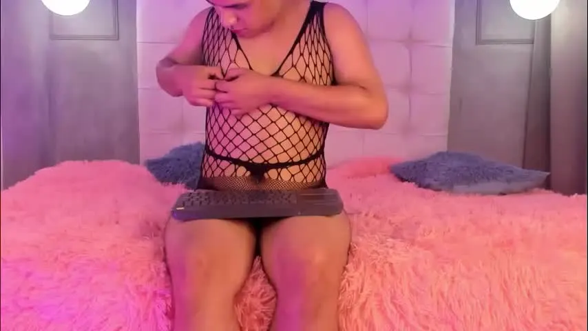 im_rayy — GOAL: Sexy Dance [53 tokens remaining] Welcome to my room! #femboy #18 #latino # #new