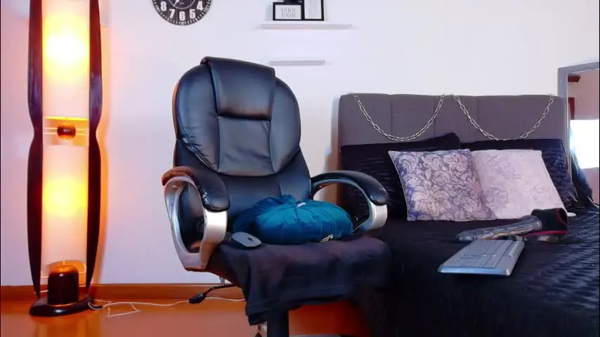 jade_clifford — GOAL: Make my boots shine [50 tokens remaining] Whorship me 🔥 #boots #pantyhose #mistress #sph #brunette