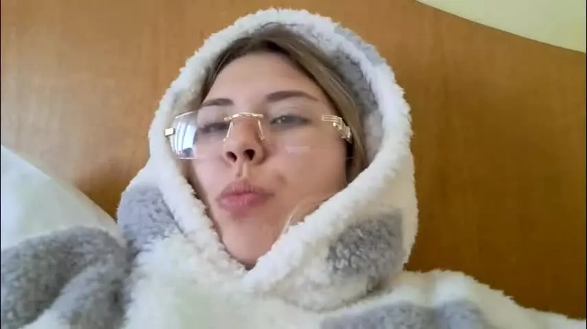 jeaninemathwich — GOAL: " A little tease you with my figure " | #new #shy #18 #cute #nonude [29 tokens left]