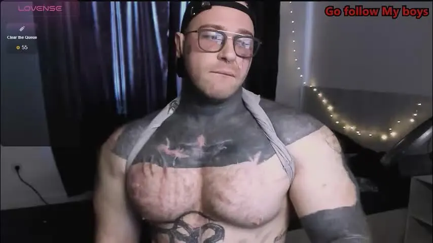 master_oil — #muscle daddy #cumshow / #lovense on/ #master #findom [397 tokens left] !! #bigcock and dont forget follow me bitch