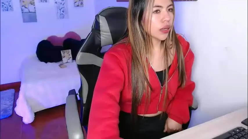 mia__888 — GOAL: show ass [35 tokens remaining] Welcome to my room! pvt #squirt #young #bigass #new