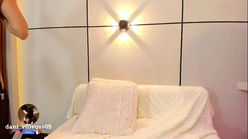 miia_parker_ — Tease me with your tips - Keep tipping and make me wet and cum👿👿 - #bigass #feet #latina #squirt