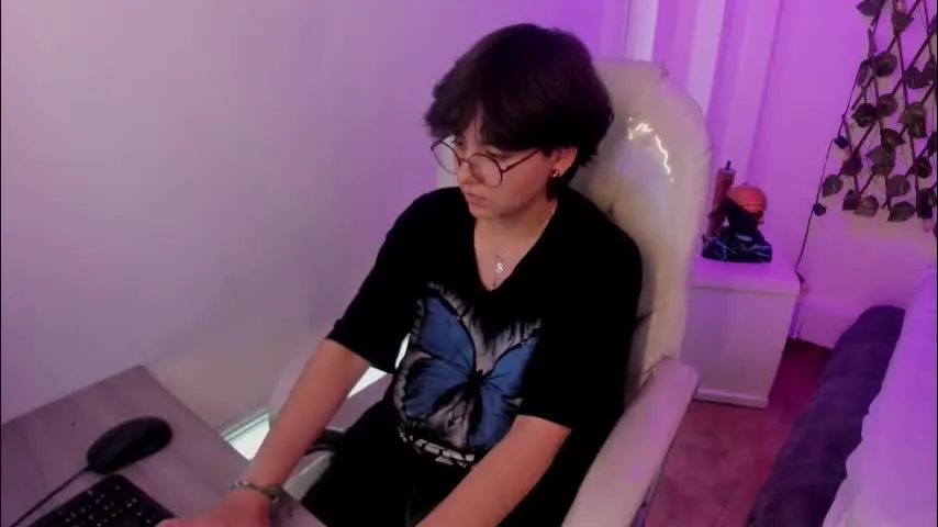 nathalyy_ds — Let the desire begin to know my body, explore and know the pleasures to get wet!😈🔥 #nonude #skinny #18 #saliva #oil [475 tokens remaining]