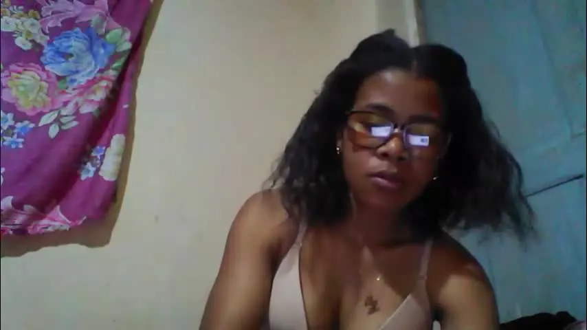 solagetsoa — Goal: ❤️Sexy Dance💃 #dance #dirtytalk #twerk #party #kinky - Next Goal: ❤️Show Panties👙