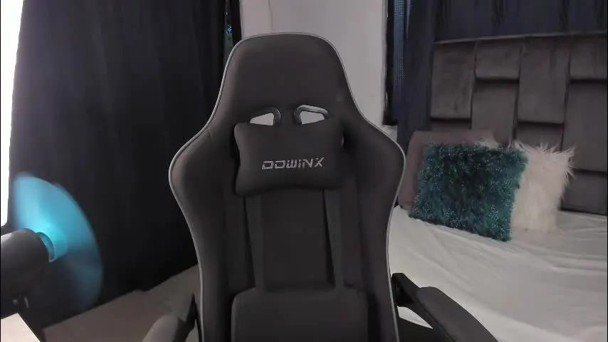 tati_jones — Welcome! I'm tati, happy day , ❤ ❤️ show pvt on ❤️ lovens on lush and domi ❤️ Roll the dice 🎲 25 tks - Multi-Goal : naked and cum #bigass #lovense #curvy #latina #Longhair