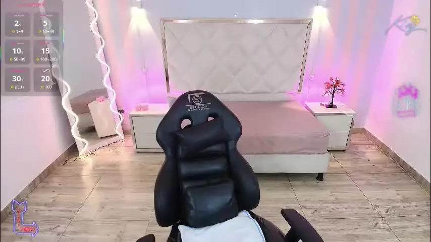 amberr_tay — GOAL: ❤ finger in pussy [52 tokens remaining] Welcome to my room! #milf #latina #mature #bigass #bigboobs