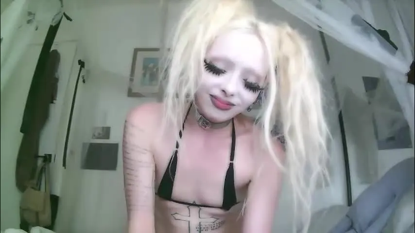 bl0odsyring3 — play with me!! 🌹 #goth #cute #petite #smallboobs #tiny [2885 tokens remaining]