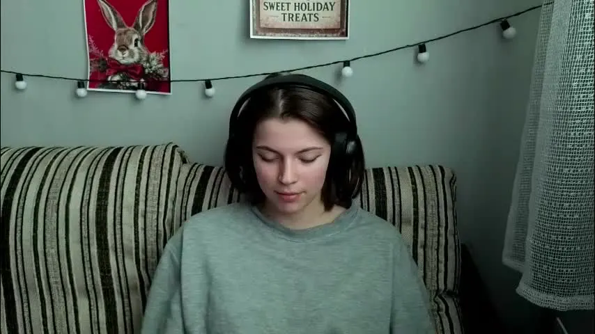 terranaufzinger — Tease with tongue #new #18 #teen #cute #shy [20 tokens remaining]