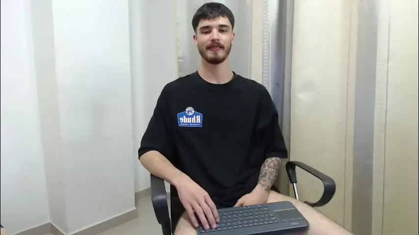 joseh0se — Make me cum 😈🍆💦 #bigcock #master #uncut #hairy #latino [451 tokens remaining]