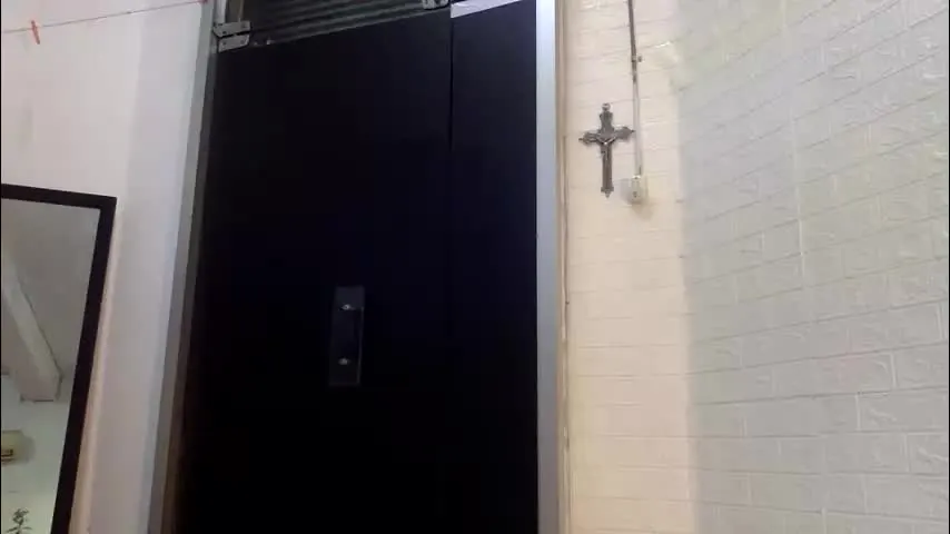 maricruz777 — I use the toy on my nipple / uso el juguete en mi pezon