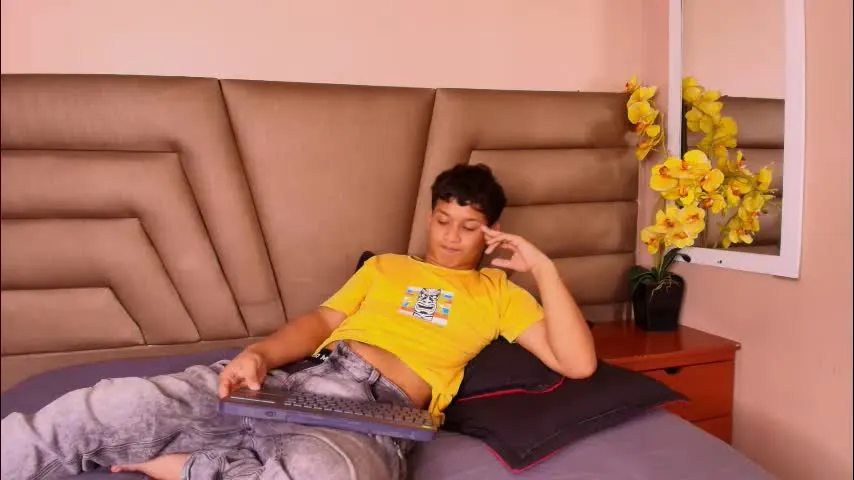 alexdumontt — GOAL: show dick hard [40 tokens remaining] Hey you want to put my big hard cock #gay #cute #cum #18 #twink"