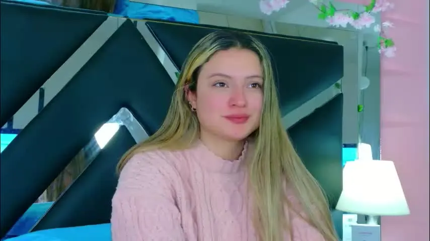 giigii_hadid — GOAL: Show togue, suck a finger [15 tokens remaining] Welcome to my room! #bigass #nasty #new #young #cum