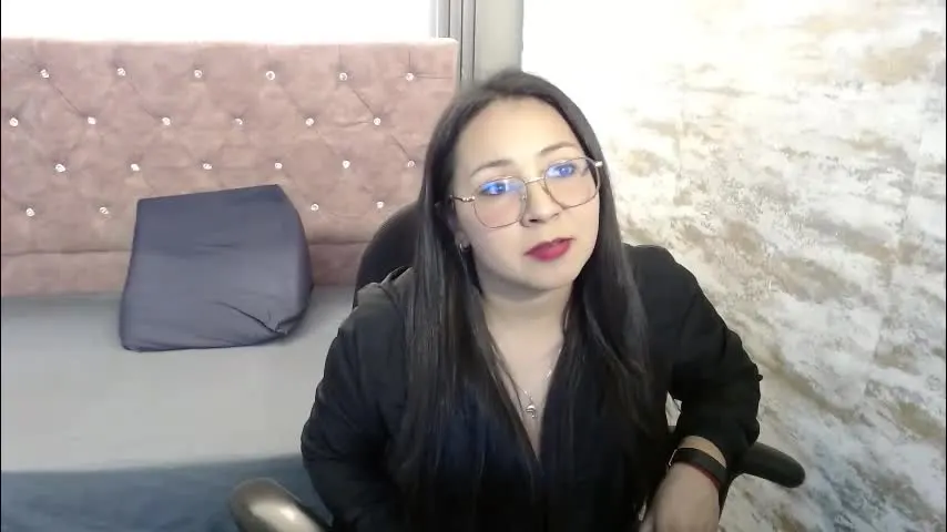 amaia30 — GOAL: Sexy Dance [293 tokens remaining] Welcome to my room! #feet #blonde #redhead #lovense #new