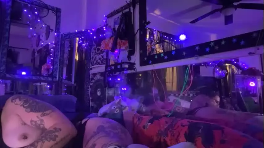 ferallux33x — Naked and playing [710 tokens remaining]