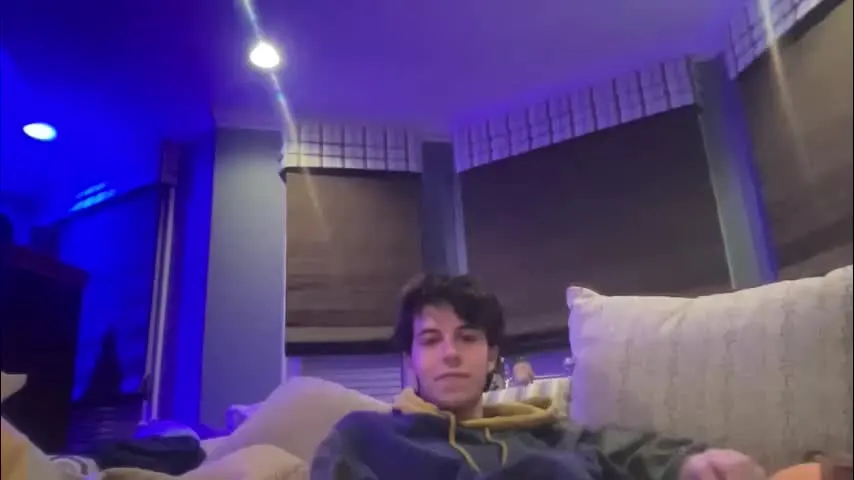 ihatethatcuteguy — Ihatethatcuteguy's room #jock #bisexual #strip