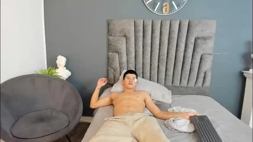 jack_sorel — GOAL: Hard dick [120 tokens remaining] Welcome to my room! #new #young #cum #twink #bigcock