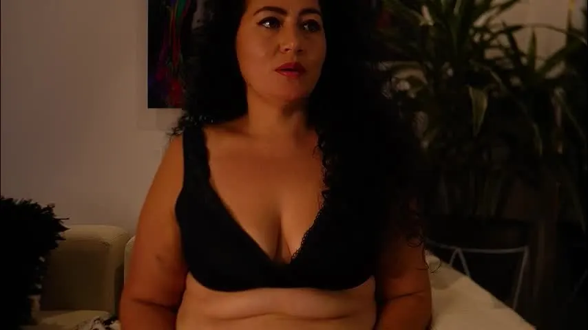 kendally_ — "Welcome, fuck this pussy #lovense #new #bigass #mature #natural [950 tokens remaining]