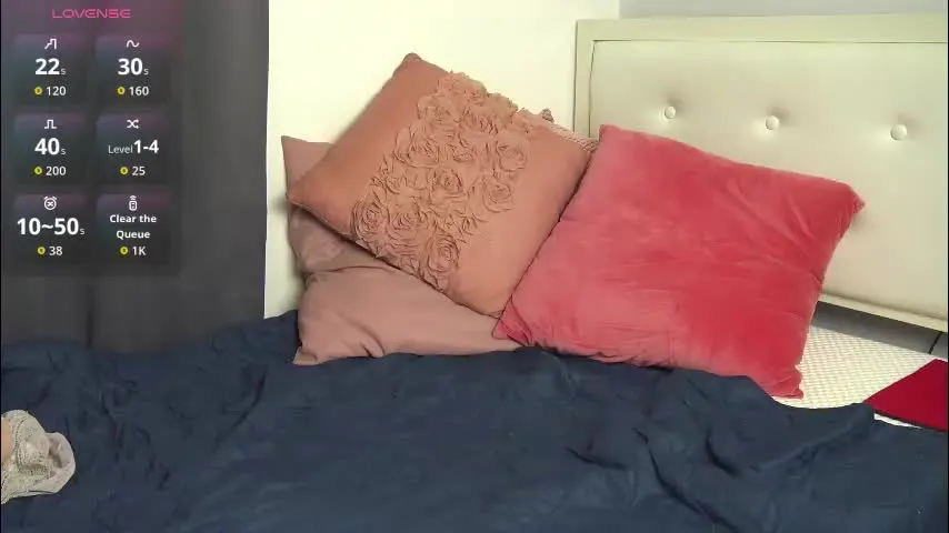 luna_lux_milf — Slutty milf looking for playmates ♥ CUM SHOW ♥ [555 tokens remaining]