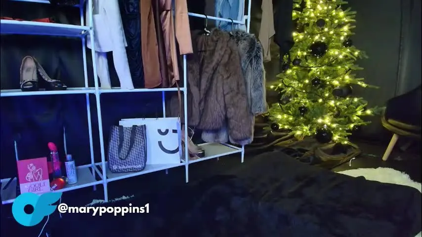 mspoppins — Welcome to my room! - Goal: Dance, Bounce / shake booty, Show breasts, Change lighting + music 💃 [850 tokens left]