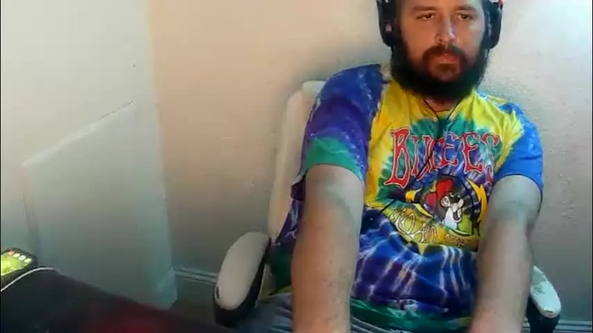 tstandi11 — Free PM right now, lots of free tonight, 6 foot 5 #New #pm #dadbod #bigdick #beard #sweatpants Haven't cum in so long. Come chat. VERY NEW DAY 1