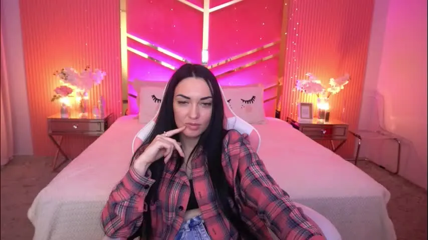 effie_luvv — warme me up...wanna feel hot #new #couple #young #pvt [0 tokens remaining]