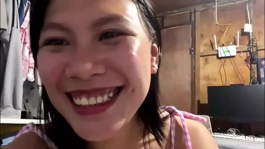 lylafischhaber — GOAL: secksy biting lips [22 tokens remaining] Asian beauty on a First day