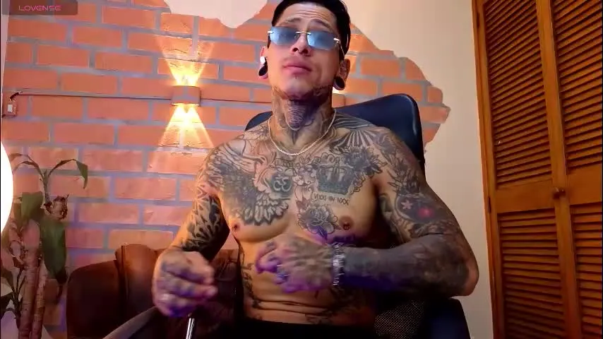 mike_jonness — Flex and kisss [25 tokens left] #lovense #cum #muscle #cock #ass