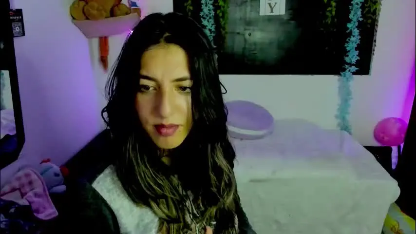 queen_natttyy — GOAL: full naked [834 tokens remaining] Welcome to my room! #latina #squirt #new #bigass #skinny