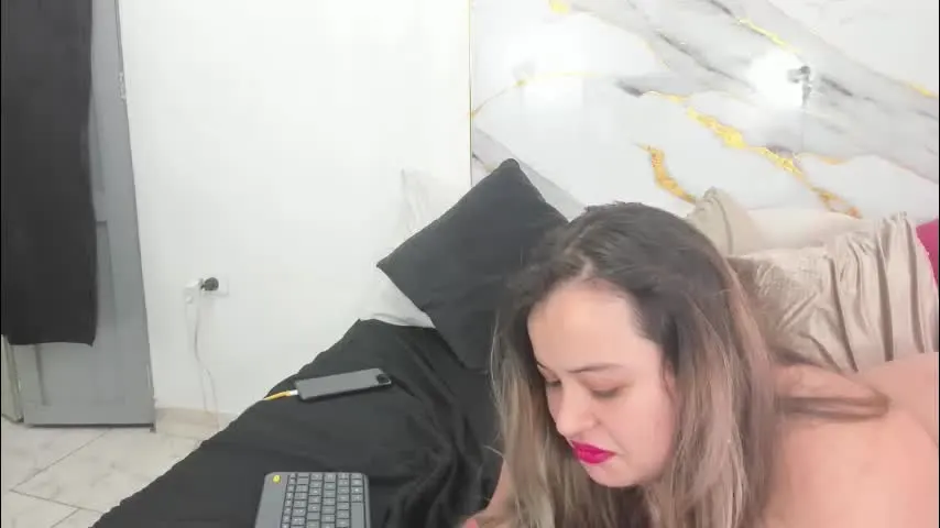 crystal_collins1 — GOAL: Sexy dance [56 tokens remaining] Now, enjoy my show, i wanna satisfy you a lot