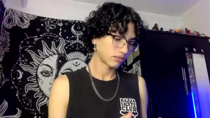 oliver_fast_ — GOAL: hi, oliver [17 tokens remaining] I am super hot, my cock is hard and full of semen for you 🔥🥵 #twink #skinny #goth #smoke #bigcock