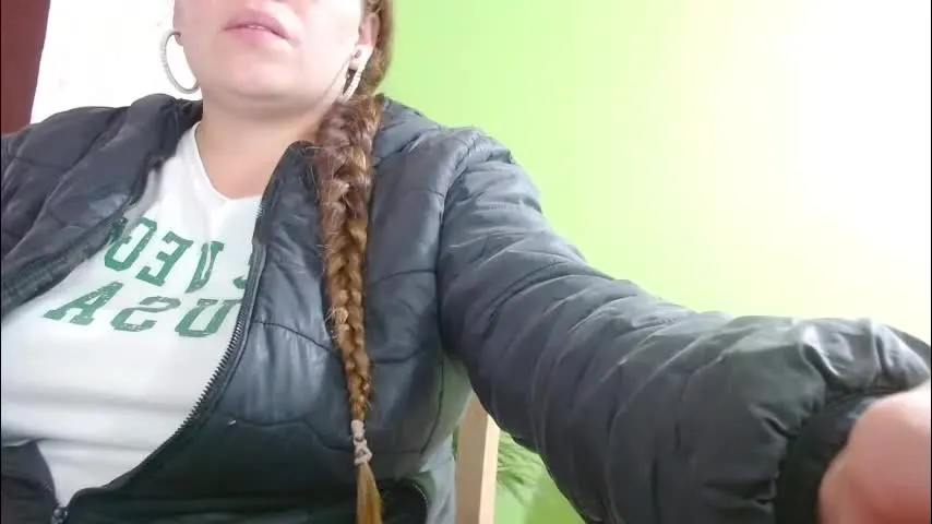 _honey1_ — oil on breasts [68 tokens left] #domi #party #bigboobs #squirt #smoke