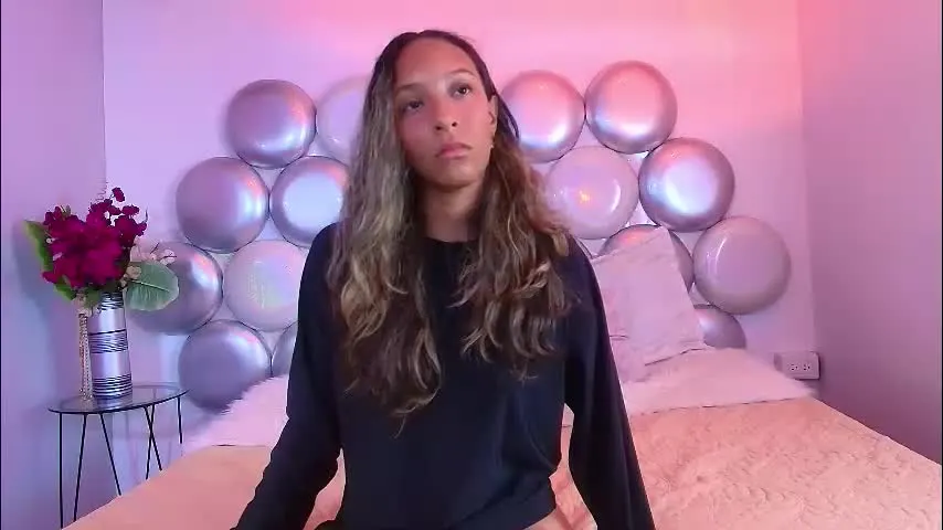 ariaa_nyx — GOAL: OILED BOOBS [77 tokens remaining] Im new here, so get me really horny for u 💥💖 #fetish #shy #bigass #oil #heels