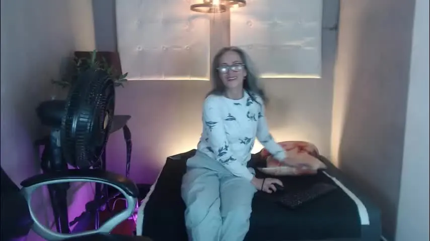 laurasofia45 — Welcome to my room! - Repeating Goal: Sexy strip show! - #lovense #milf #latina #feet #hairy