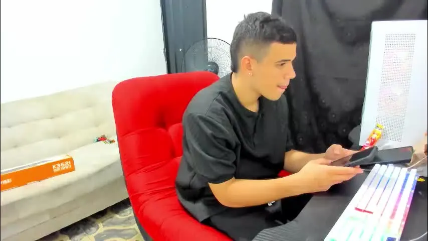 magnificent_star18 — GOAL: masturbate [57 tokens remaining] yummyy #muscular #cum #ass #bigcock #18