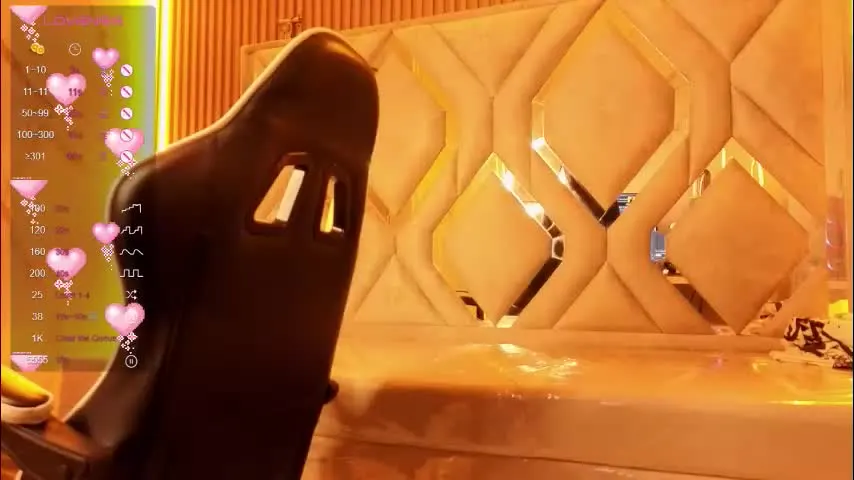 juliana_tx — water all over my body #bigass #anal #petite #natural #lovense [499 tokens remaining]