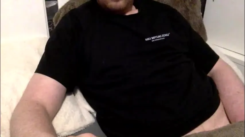 asho11223344 — Asho11223344's room #british #smalldick #notsingle #hairychest