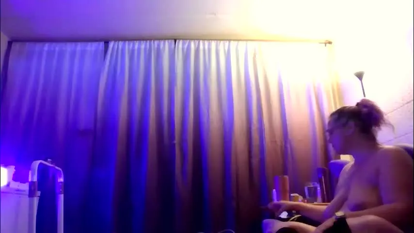 interkinky — Interkinky's room