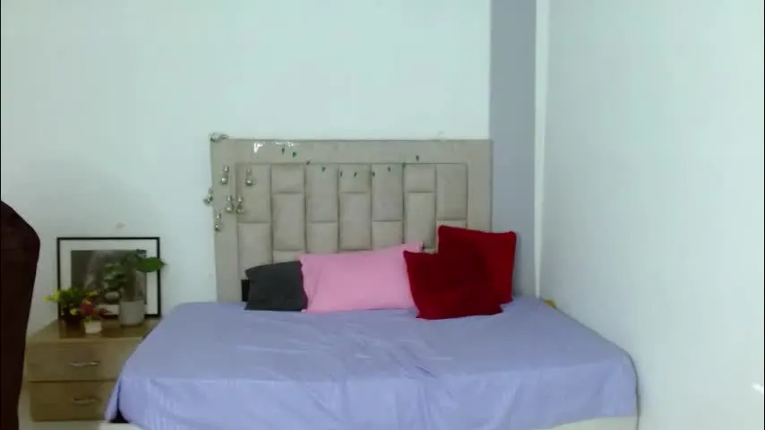 bella_fox723 — GOAL: Sexy Dance [300 tokens remaining] Welcome to my room! #feet #cum #trans #ebony