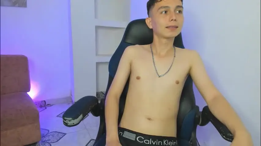 max_ferrer1 — FULL SHOW CUM #muscle #bigcock #daddy #latino #cum [1101 tokens remaining]