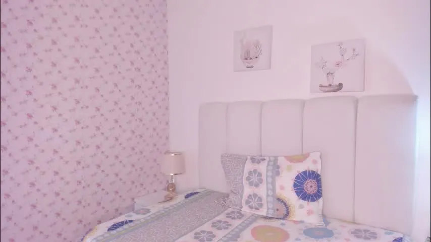 pamelaskinny_ — GOAL: Play with my dildo [170 tokens remaining] Welcome to my room! #new #blonde #latina #squirt #bigass