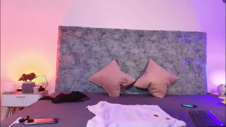 sahmanta_rose — GOAL: Striptease + Oil Dance Goal 💖💖 [293 tokens remaining] 🔥🌸Make me smile tonight🌸🔥