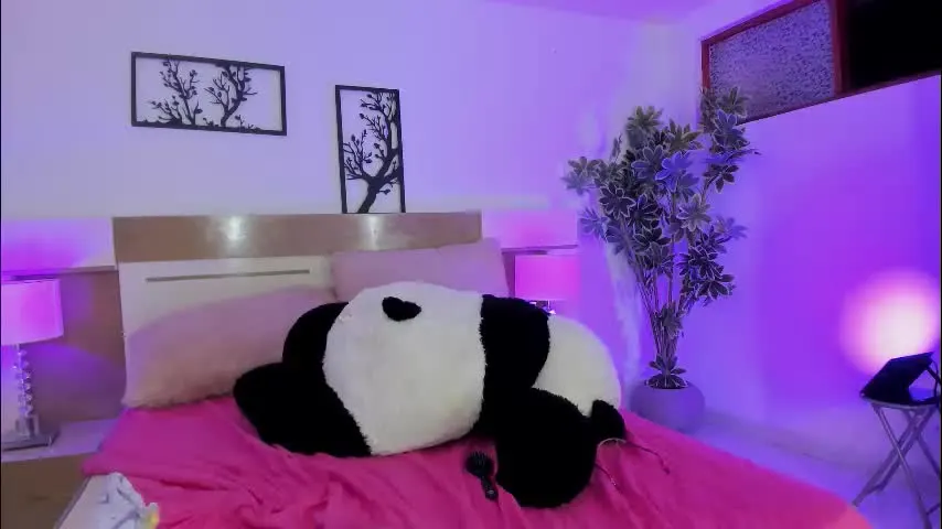 melannie_cutte — GOAL: Show Feet💦:18Show feet🤤/ Mostrar pies 🤤 [52 tokens remaining] Welcome to my room!💜 #new #latina #slim #curly #18