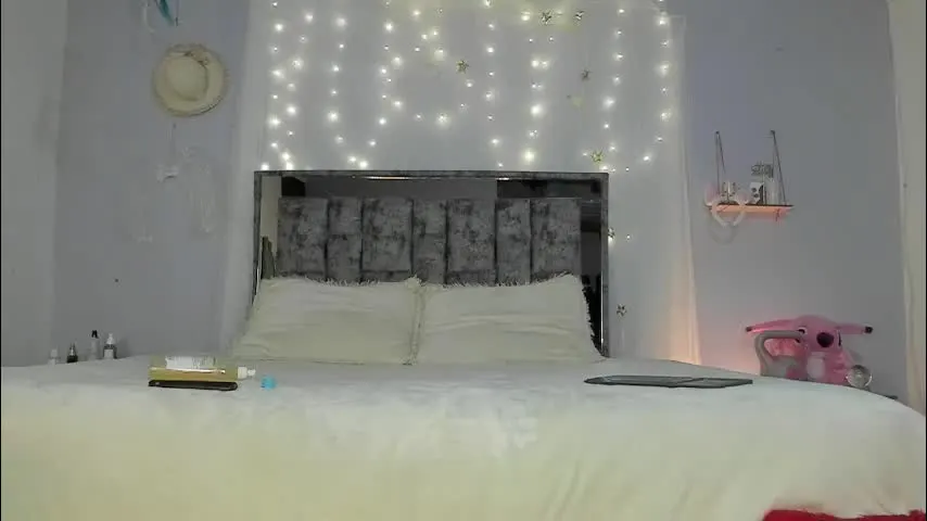 pretty_and_strong — Lovense Lush on - Interactive Toy that vibrates with your Tips #muscle #latina #sexy #deepthroat #small