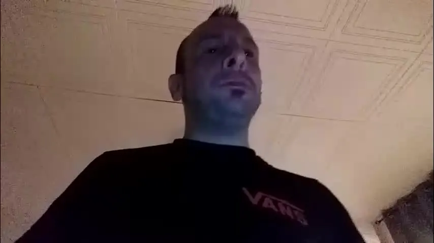 tiqueb40 — Tiqueb40 go in shower😜😜👌